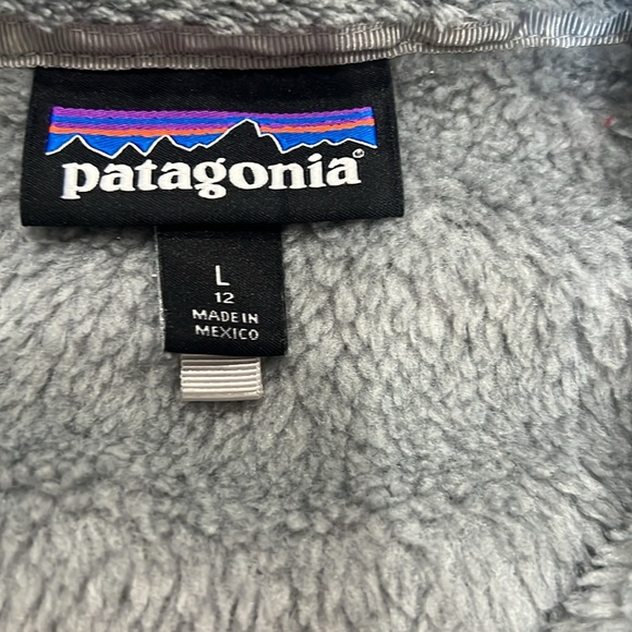 Grey Patagonia fleece pullover girls size 12 - Picture 3 of 3